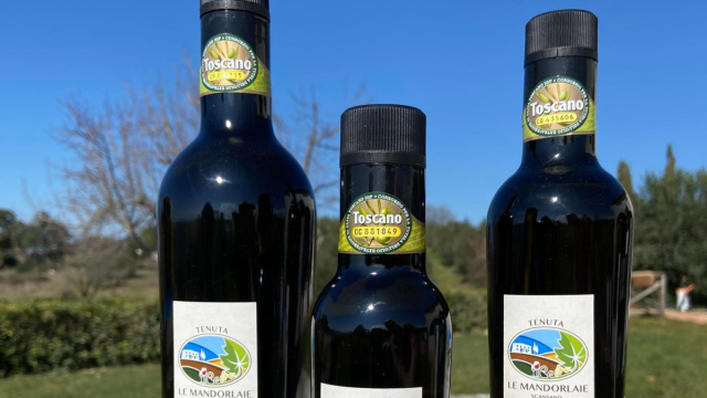 Olio Extra Vergine di Oliva Biologico Toscano IGP &copy; Creative Commons