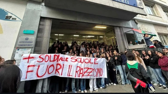 Protesta studenti ad Aosta: presidio contro l'edilizia scolastica ... &copy; Creative Commons