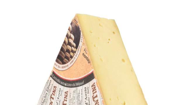 Fontina Valdostana d'Alpeggio DOP  Prezzo e Vendita Online &copy; Creative Commons
