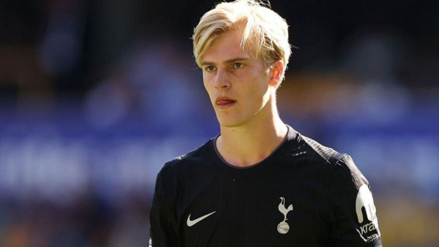 Lucas Bergvall, centrocampista del Tottenham. Foto &copy; BBC