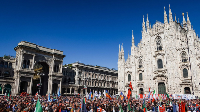 Corteo del 25 Aprile a Milano, Antonio Scurati legge il monologo ... &copy; Creative Commons