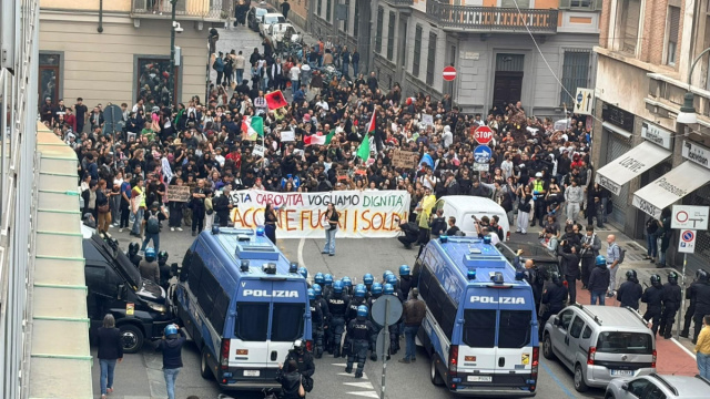 Protesta a Torino contro il carovita, cori contro Meloni e Vannacci &copy; Creative Commons