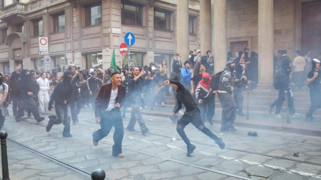 Scontri a Milano con sassi e bombe carta contro la polizia &copy; Creative Commons