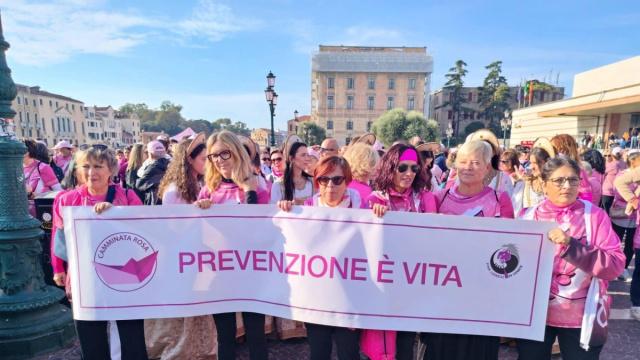 A Venezia la "Camminata Rosa" per sensibilizzare sulla prevenzione ... &copy; Creative Commons