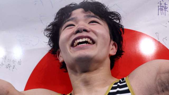 Gymnastics-Oka edges Zhang to win all-around gold medal in ... &copy; Creative Commons