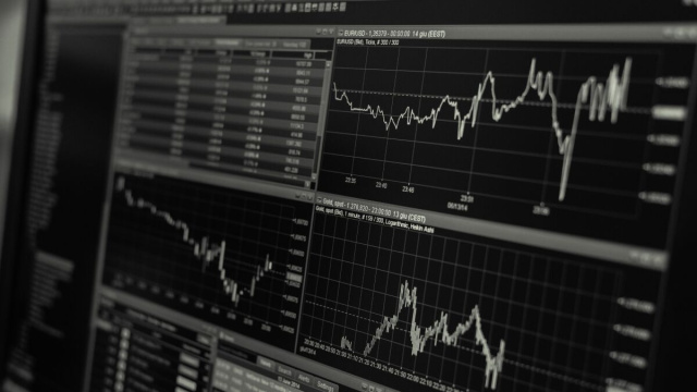 dati e indici economici in rialzo e ribasso.
