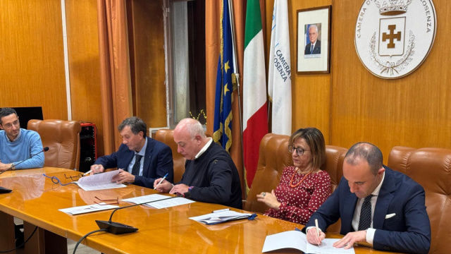 Firmato oggi il Protocollo d'intesa tra la Camera di Commercio di ... &copy; Creative Commons