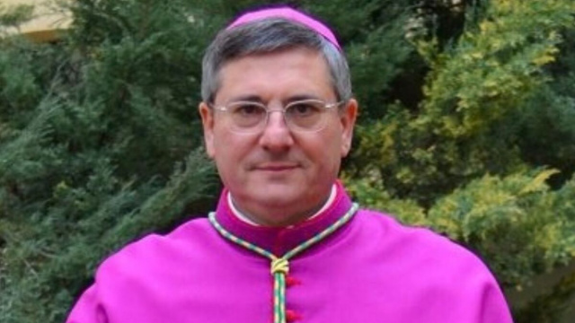 Foto ufficiale di S.E. Mons. Franco Lovignana, Vescovo di Aosta