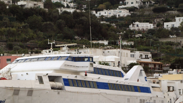 Isola di Capri (traghetto) - Wikipedia &copy; Creative Commons