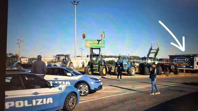 Proteste agricoltori, fratello e parenti di chi blocca la strada ... &copy; Creative Commons