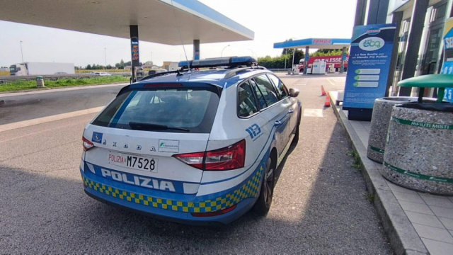 Vicenza, l'auto non si ferma all'alt: agente della Polizia ... &copy; Creative Commons