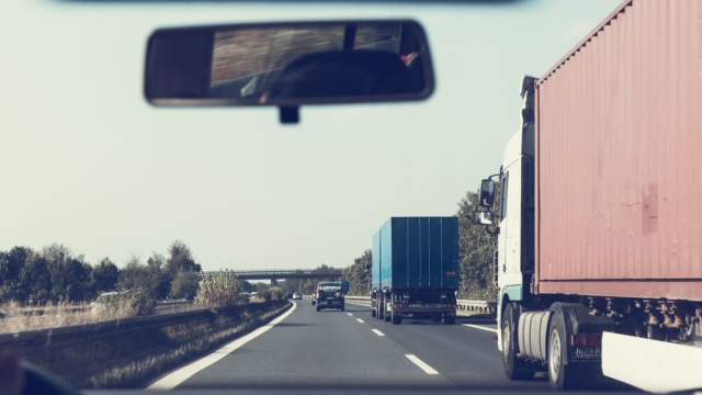 Governo sblocca 1 miliardo per autotrasportatori, 480 milioni da oggi
