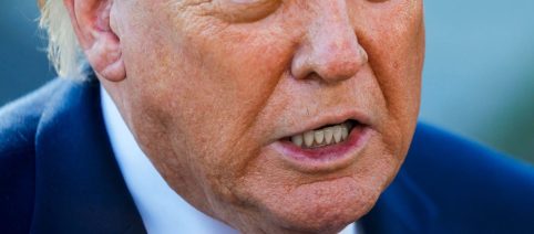 Trump contestato in South Carolina: 'Manifestanti pagati e pazzi'