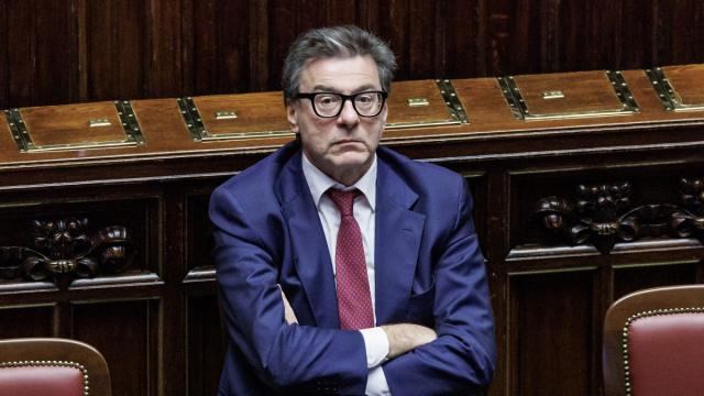 Manovra, Giorgetti: "La coperta &egrave; corta, serve attenzione a come ... &copy; Creative Commons