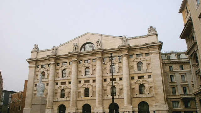 Palazzo_Mezzanotte_-_Piazza_Affari_-_Milano_-_Italy(2).jpg