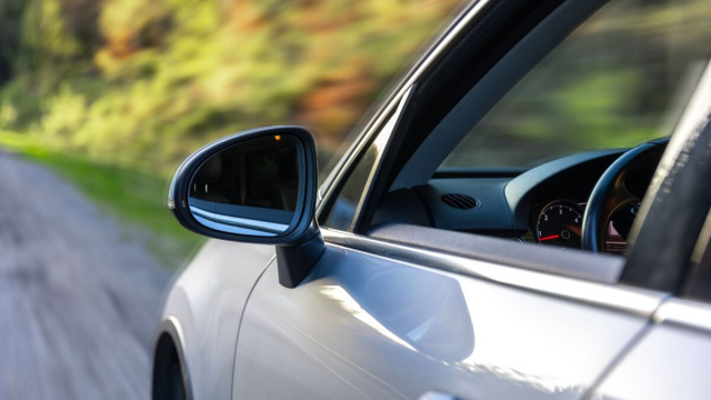 Auto in movimento - &copy; Freepik.Com