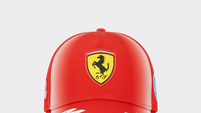 Cappellino Trucker Hamilton 2026 Puma x Ferrari  Ferrari &copy; Creative Commons