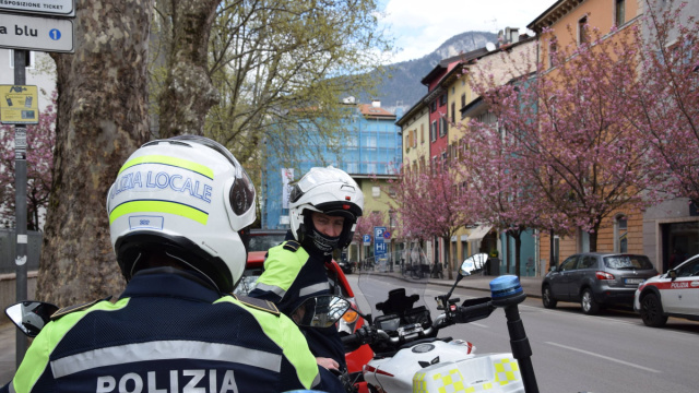 Centrale operativa Polizia locale - pronto intervento / Servizi ... &copy; Creative Commons