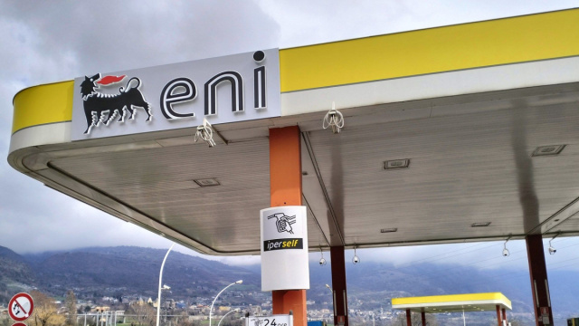 Distributore Eni - Area di servizio autostrada AO - TO &copy; Creative Commons