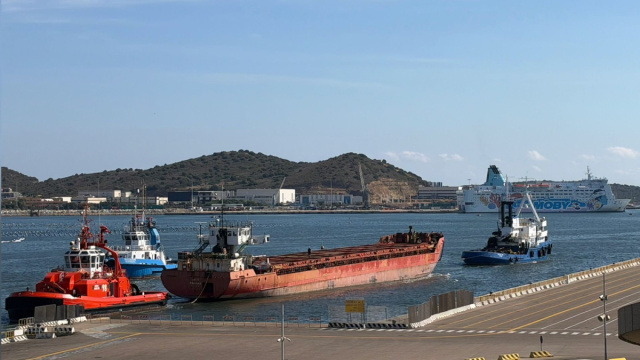 La Nave Lira lascia il porto di Olbia. Oggi le operazioni di ... &copy; Creative Commons