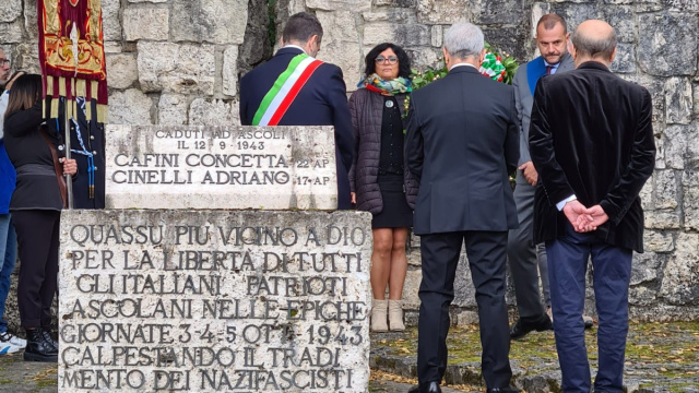 L&igrave;, al monumento ai martiri di Colle San Marco - Patria ... &copy; Creative Commons