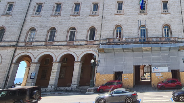 Partono i lavori sul palazzo della Provincia lato prefettura ... &copy; Creative Commons