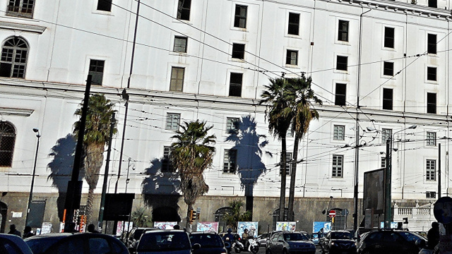 Real Albergo dei Poveri - Wikipedia &copy; Creative Commons