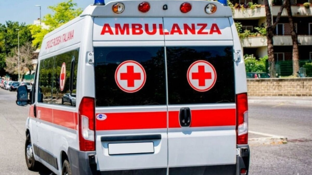 Ambulanza della Croce Rossa Italiana - &copy; CRI