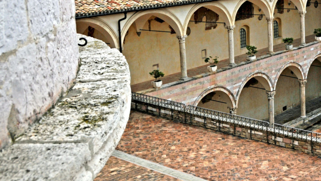 File:" Basilica di San Francesco (Assisi) Sacro Convento ".jpg ... &copy; Creative Commons