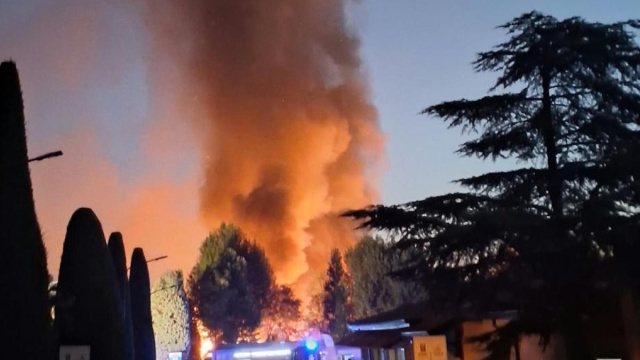 Vasto incendio in un camping, 20 casette a fuoco: 24 feriti in ... &copy; Creative Commons