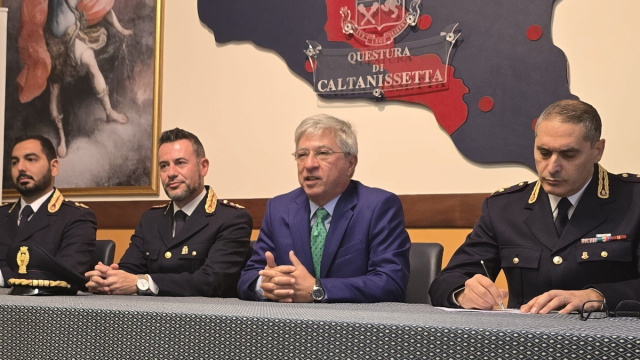 Caltanissetta, il Questore Marco Giambra stamattina ha dato il ... &copy; Creative Commons