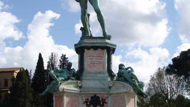 File:David piazzale michelangelo.jpg - Wikipedia &copy; Creative Commons