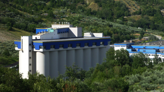 File:Pastificio De Cecco, Fara San Martino.jpg - Wikipedia &copy; Creative Commons