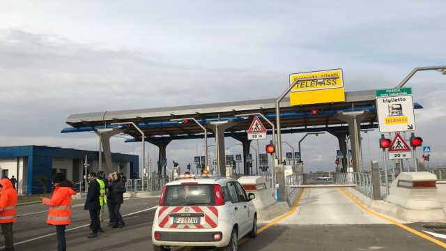 Foggia - Zona Industriale, inaugurato (finalmente) il nuovo ... &copy; Creative Commons