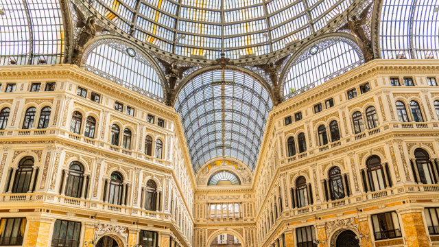 Galleria Umberto I: storia ed eleganza al centro storico di Napoli ... &copy; Creative Commons