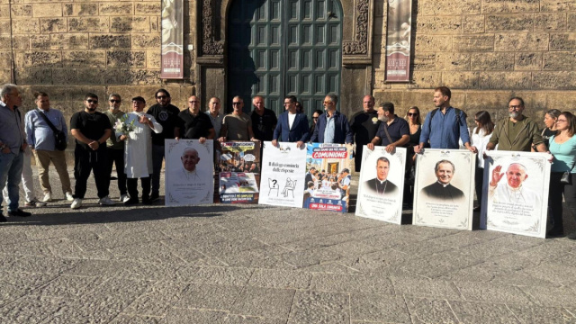 Guerra sulle comunioni a Palermo, sit-in commercianti davanti la Curia &copy; Creative Commons