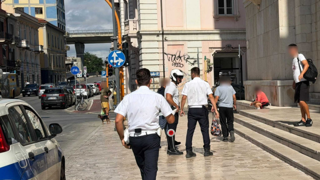 PESCARA: POLIZIA LOCALE SGOMBERA BIVACCO CON CONSUMO ALCOLICI ... &copy; Creative Commons