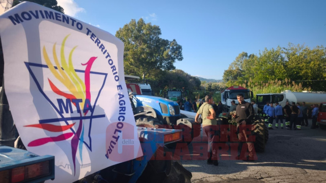 Protesta degli agricoltori, autobotti in fila a Vibo Marina e ... &copy; Creative Commons