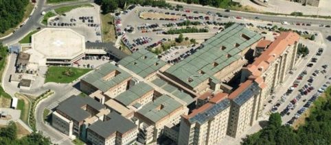 Bambino travolto da armadietto in centro sportivo torna a casa dopo due mesi