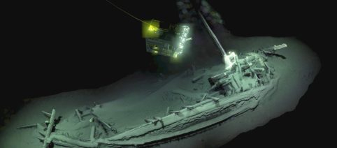 Droni colpiscono navi in Mar Nero: una affonda, equipaggio disperso