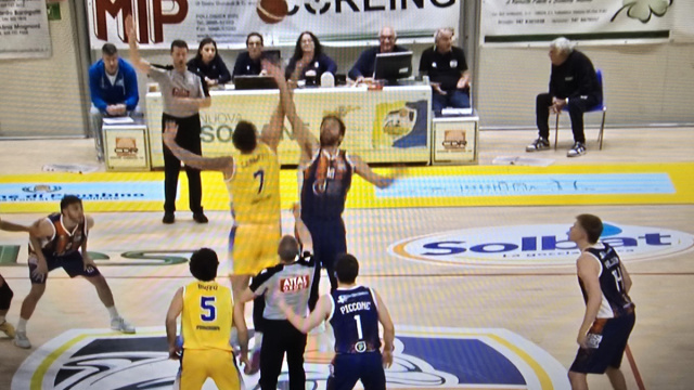 Basket / Blitz esterno della General Contractor a Piombino (71-81) &copy; Creative Commons