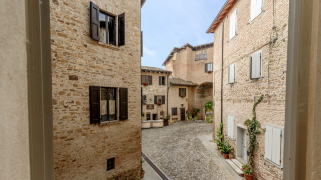 Borgo e Rocchetta di Castellarano - Castelli del Ducato - I ... &copy; Creative Commons