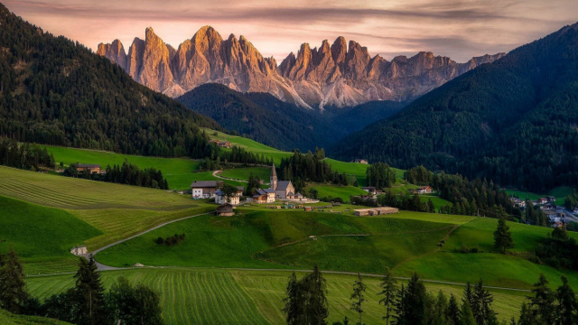 Chiesa di Santa Maddalena in Val di Funes, una cartolina perfetta &copy; Creative Commons