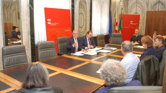 Prima seduta di Giunta per il nuovo Sindaco di Bolzano ... &copy; Creative Commons