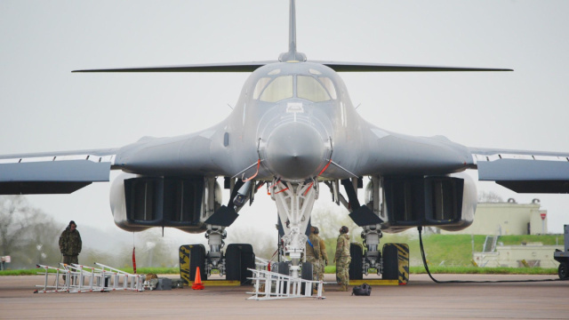 Quei bombardieri americani che decollano da Fairford: &laquo;Come in ... &copy; Creative Commons