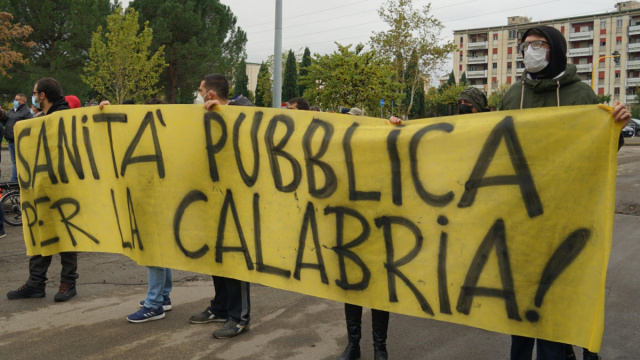 Generali, prefetti e ingegneri: 11 anni di fallimentare (e inutile ... &copy; Creative Commons