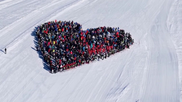 Il cuore umano sulle piste di Crans-Montana per omaggiare le ... &copy; Creative Commons