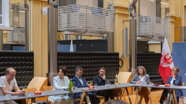 Kompatscher riceve le emittenti delle minoranze di lingua tedesca ... &copy; Creative Commons
