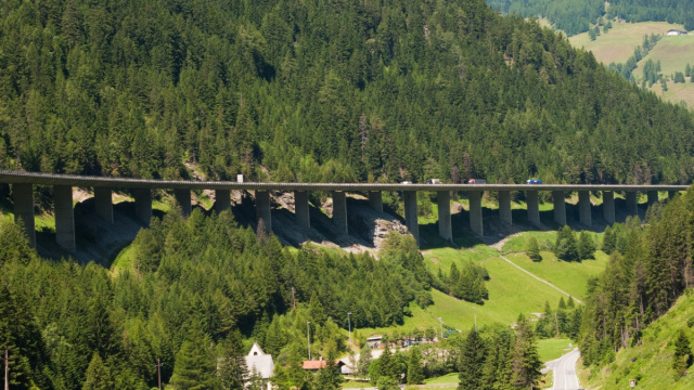 Limitazioni al traffico sul Passo del Brennero (Ponte Lueg) &copy; Creative Commons