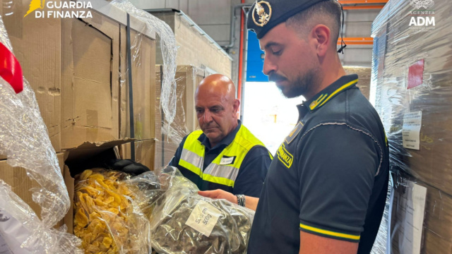 Oltre 770 kg di marijuana nascosta tra la frutta, maxi sequestro ... &copy; Creative Commons
